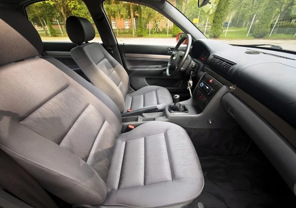 Audi A4 cena 12900 przebieg: 125000, rok produkcji 2000 z Biecz małe 596